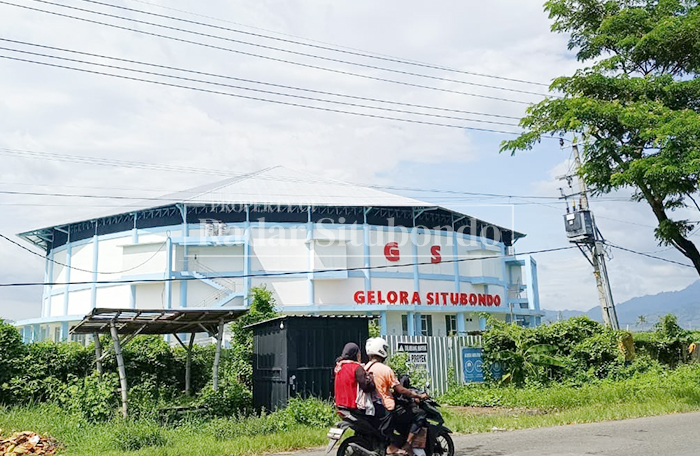 GEDUNG OLAHRAGA: Pemkab Situbondo mengaku belum menandatangani serah terima pemeliharaan ST2 Gelora Situbondo (GS) di Desa Kilensari, Kecamatan Panarukan, Situbondo, Selasa (10/3). 