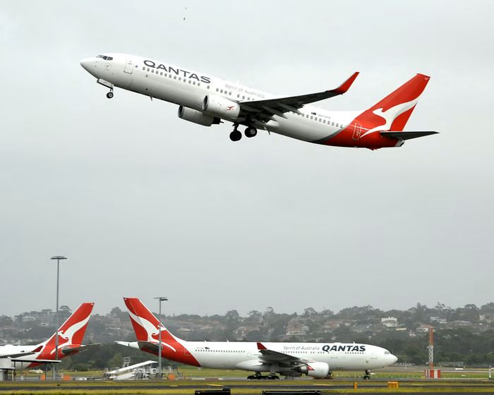 Maskapai Qantas. 