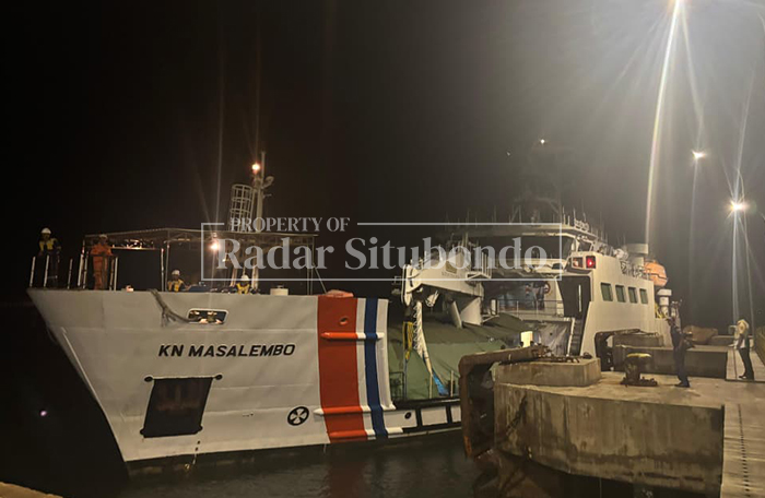 BERSANDAR: Kapal Negara Masalembu 'parkir' di Pelabuhan Jangkar untuk memuat pemudik menuju Kepulauan Madura, Raas, Minggu (15/3). 