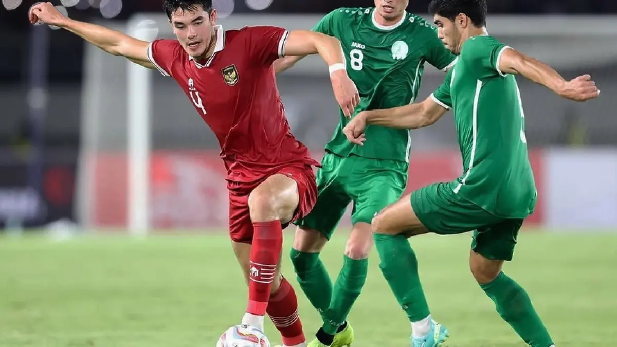 Aksi Elkan Baggott saat membela timnas Indonesia. (Instagram/elkanbaggott)