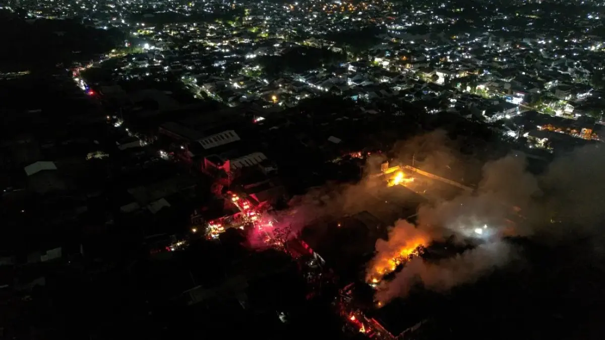 Foto udara kebakaran Stasiun Pengisian Bulk Elpiji (SPBE) Cimuning di Mustikajaya, Bekasi, Jawa Barat, Rabu (1/4/2026). (ANTARA)