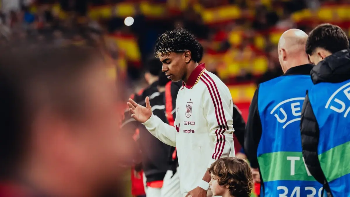 Lamine Yamal berdoa sebelum laga persahabatan Spanyol dengan Mesir. (Instagram/lamineyamal)