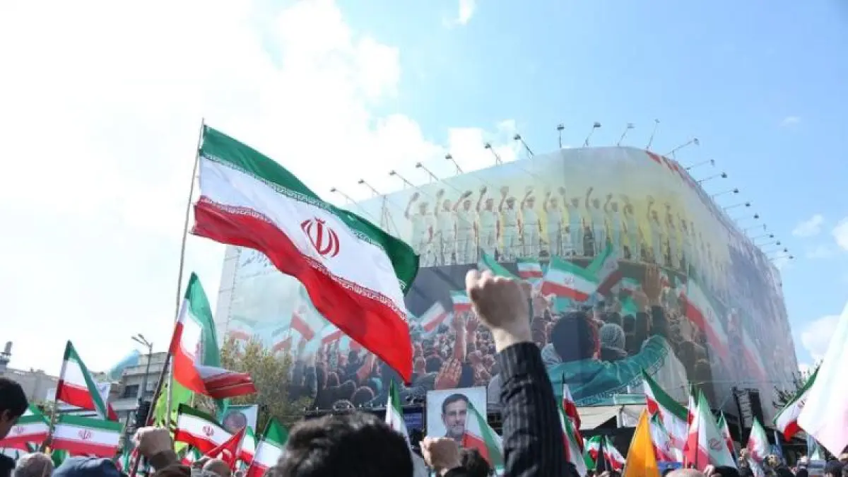 Orang-orang menghadiri upacara pemakaman di Teheran, Iran, pada 1 April 2026. (ANTARA)