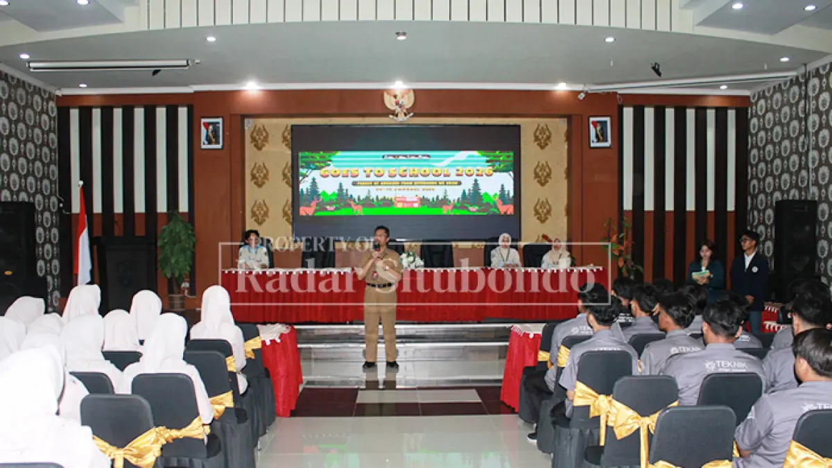 BERI ARAHAN: Kepala SMKN 1 Panji, Paimin, memberikan kiat-kiat masuk perguruan tinggi negeri melalui jalur SNPMB-SNBP. (Kepala SMKN 1 Panji untuk jprs)