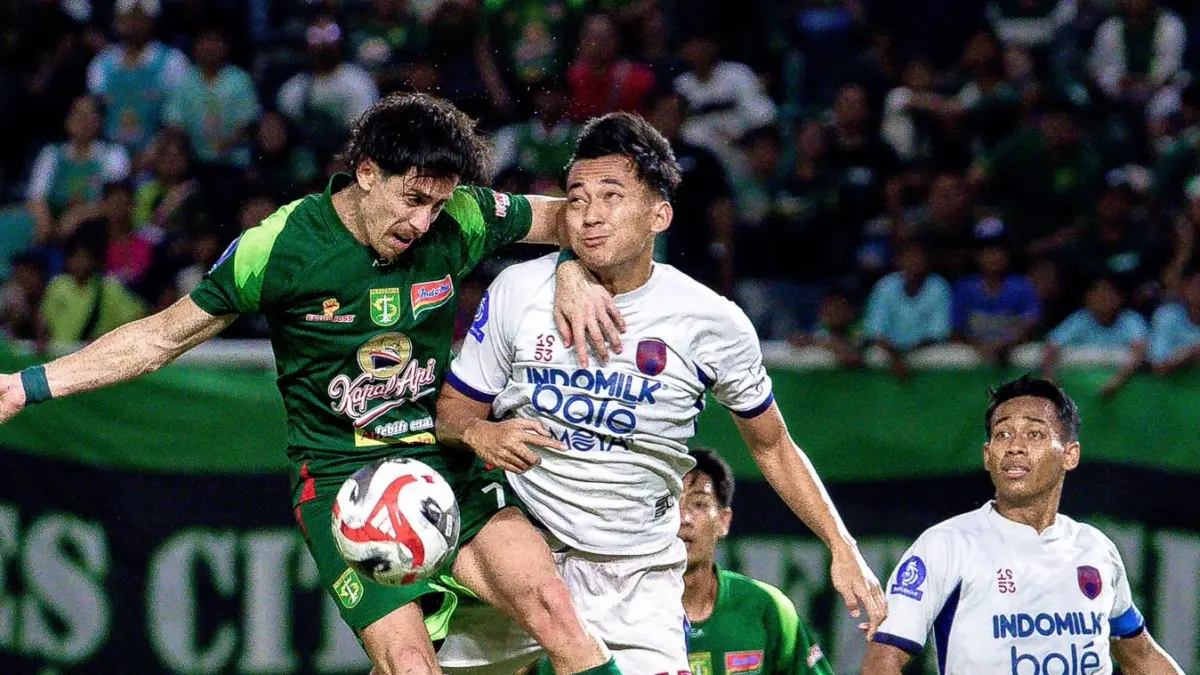 Aksi Francisco Cachis Rivera saat Persebaya menjamu Persita. (Instagram/officialpersebaya)