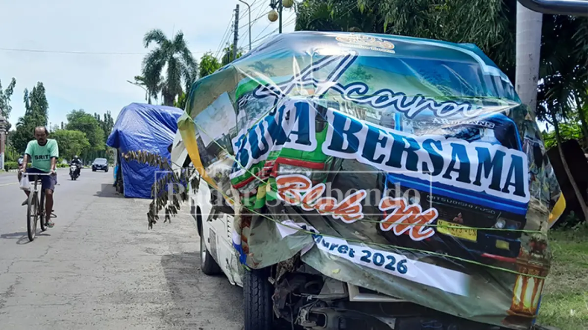 MERESAHKAN: Sejumlah barang bukti laka lantas terparkir di Jl. PB Sudirman, Kelurahan Patokan, Kecamatan/Kota Situbondo, Rabu (8/4). (HUMAIDI/JPRS)
