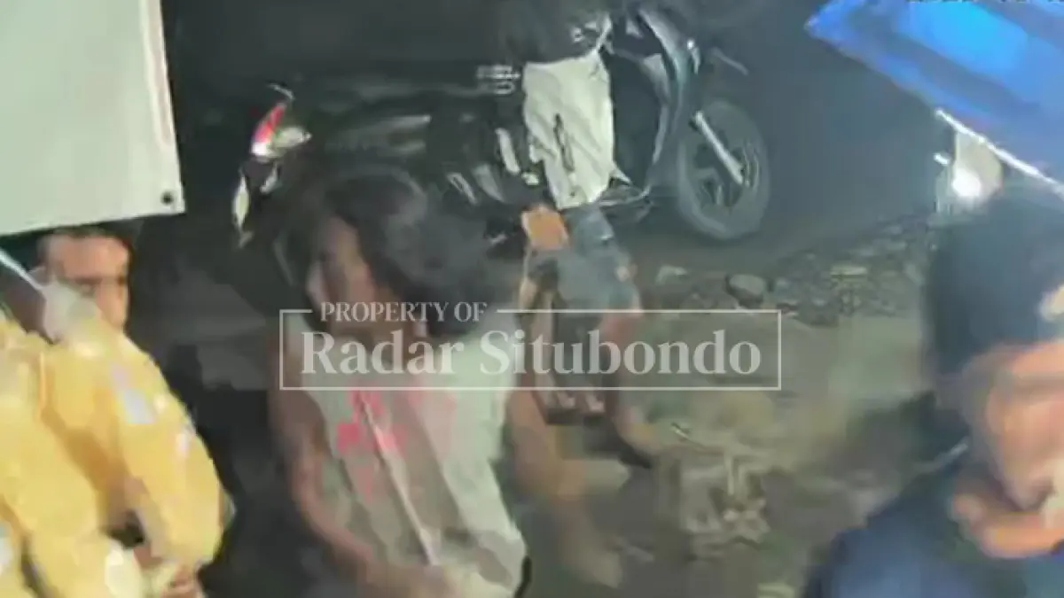 
TEREKAM CCTV: Wajah pelaku pengeroyokan terekam CCTV di depan Toko Madura, Kecamatan Panji, dua pekan lalu (21/3). (HUMAIDI/JPRS)
