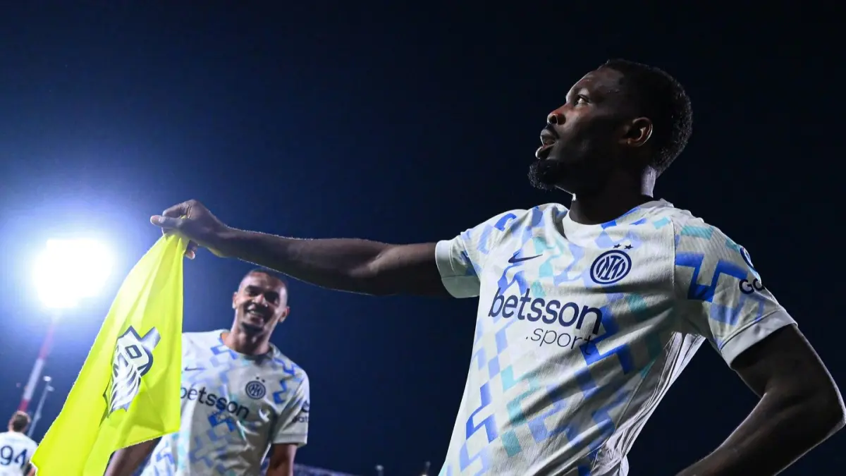 Selebrasi Denzel Dumfries usai cetak gol ke gawang Como. (Instagram/inter)