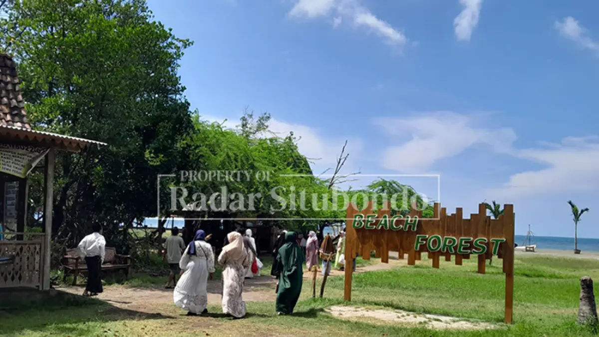 Mohammad Sulaiman, S.H berhasil mengelola lahan milik negara yang tidak terawat menjadi wisata Beach Forest. Kini wisata pantai dan hutan tersebut digandrungi banyak pengunjung lokal dan wisatawan luar Kabupaten Situbondo. (Abah Sulaiman untuk JPRS)