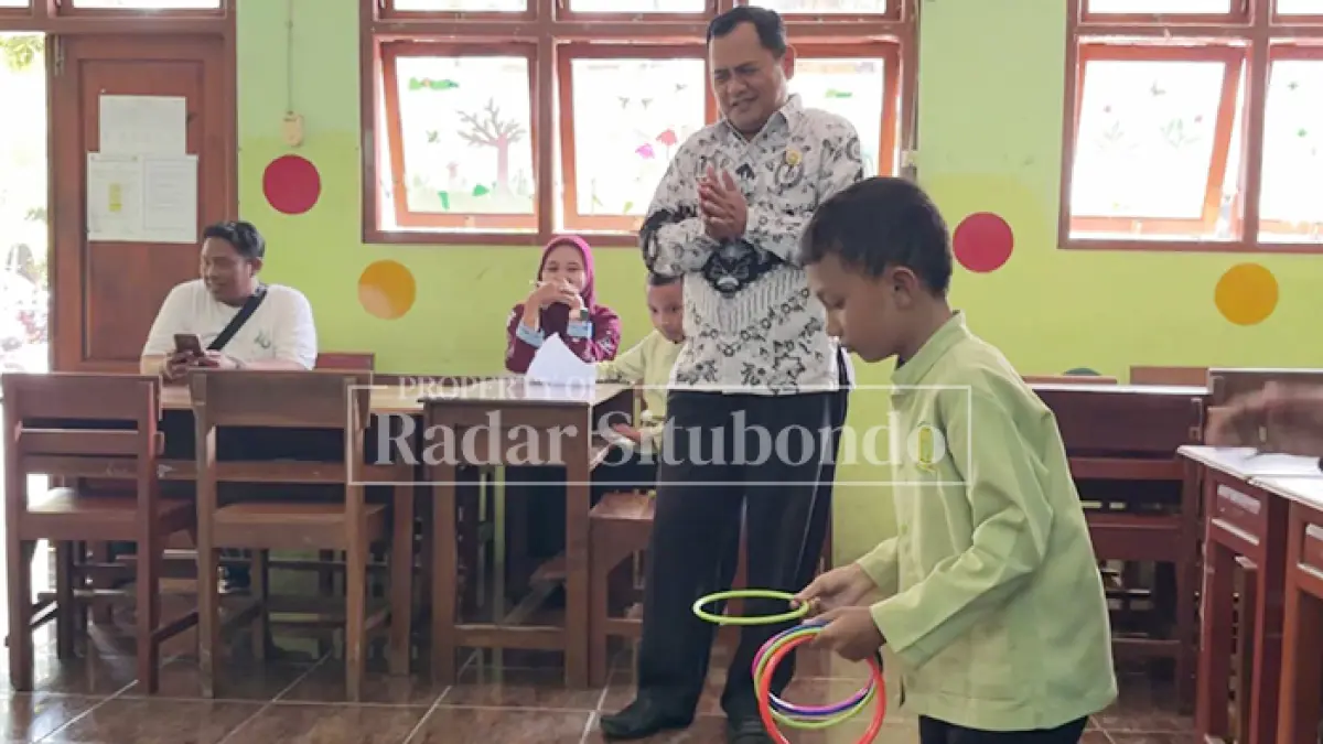 BERI PERHATIAN: Salah satu siswa SDIT Nurul Ansor mengikuti materi khusus penerapan inovasi program Sistem Inklusif Pembelajaran Interaktif Terapi Anak Pintar (SIPINTAR). (Ahmad Rifa