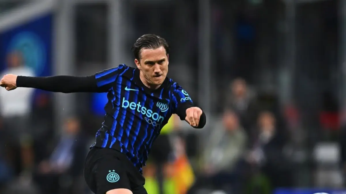 Aksi Piotr Zielinski saat mencetak gol ke gawang Cagliari. (Instagram/inter)