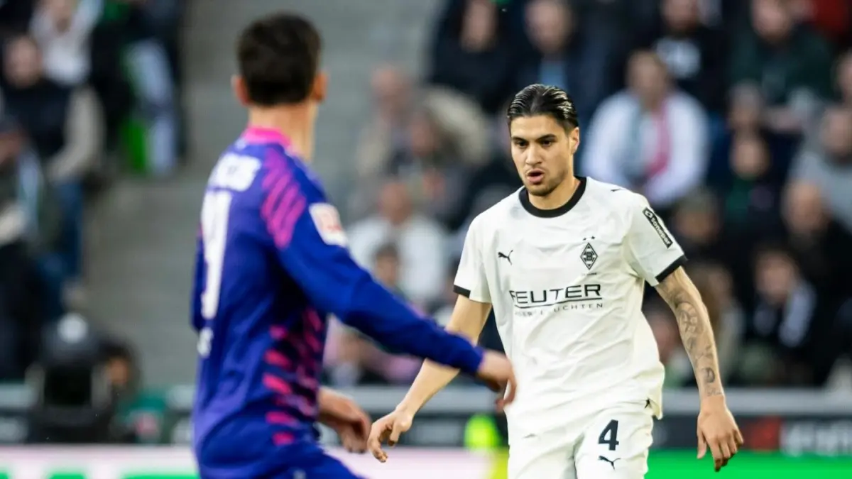 Aksi Kevin Diks sast melawan Mainz 05. (Instagram/borussia)