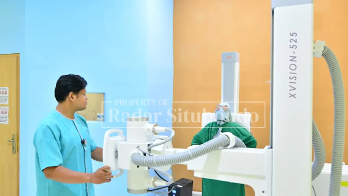FOKUS: Beberapa dokter di Rumah Sakit IHC RS Elizabeth Situbondo saat melakukan uji laboratorium guna menjaga pelayanan terbaik bagi masyarakat. (Ahmad Rifa