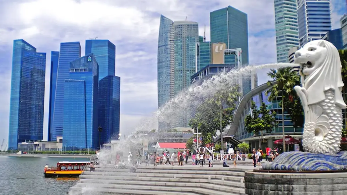 Patung Merlion di Singapore Harbour, Singapura. (Foto: Freepik)