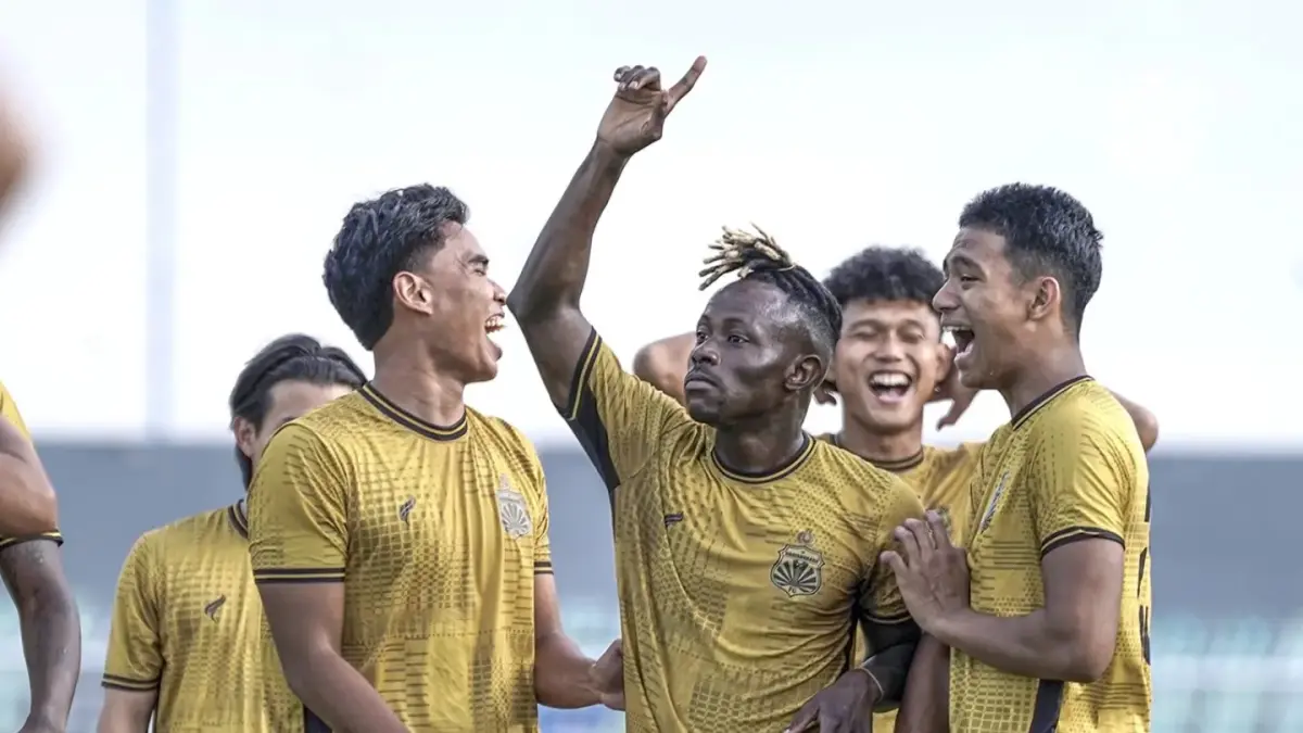 Sesi latihan Bhayangkara jelang laga menghadapi Persib Bandung. (Instagram/bhayangkarafc)