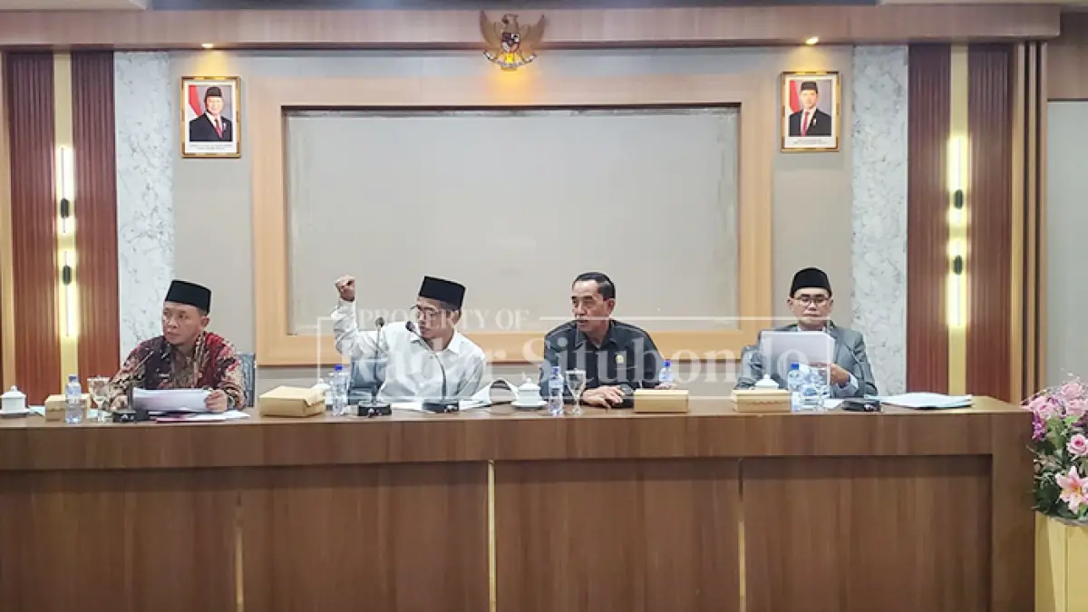 DUDUK BERSAMA: Kementerian Haji dan Umrah Situbondo menggelar rapat koordinasi (rakor) bersama Pemkab Situbondo dan DPRD di aula Pemkab Situbondo, Kamis (30/4). (Ahmad Rifa