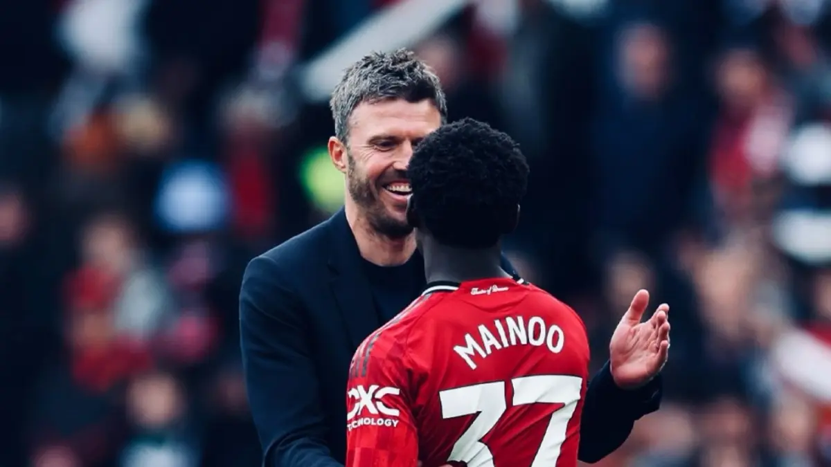 Michael Carrick dan Kobbie Mainoo. (Instagram/manutd)