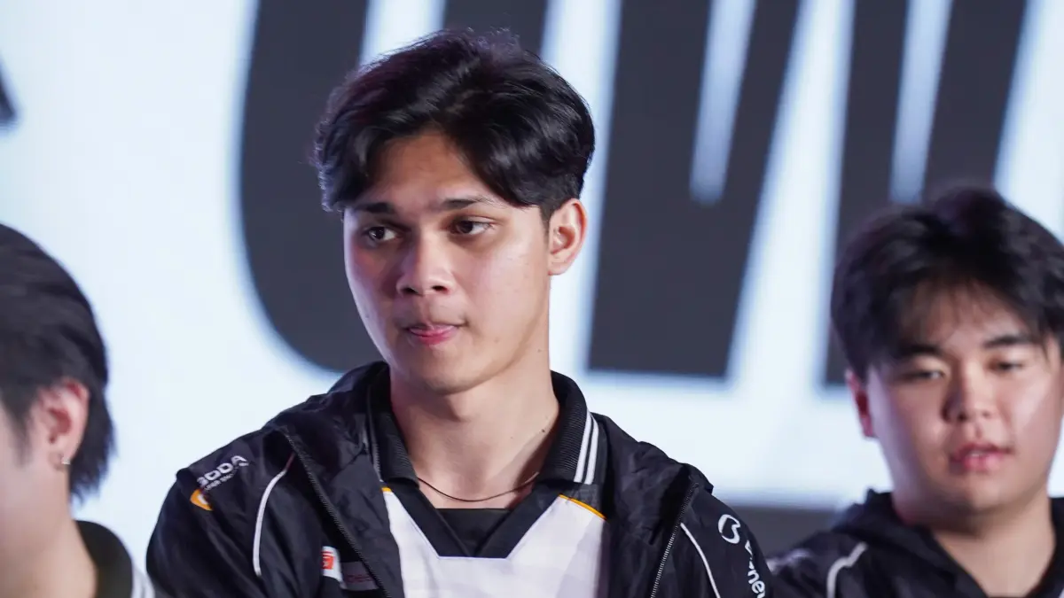 Ekspresi RRQ Rinzz usai RRQ Hoshi dipastikan gagall melaju ke babak Playoff MPLID S17. (Instagram/teamrrq)