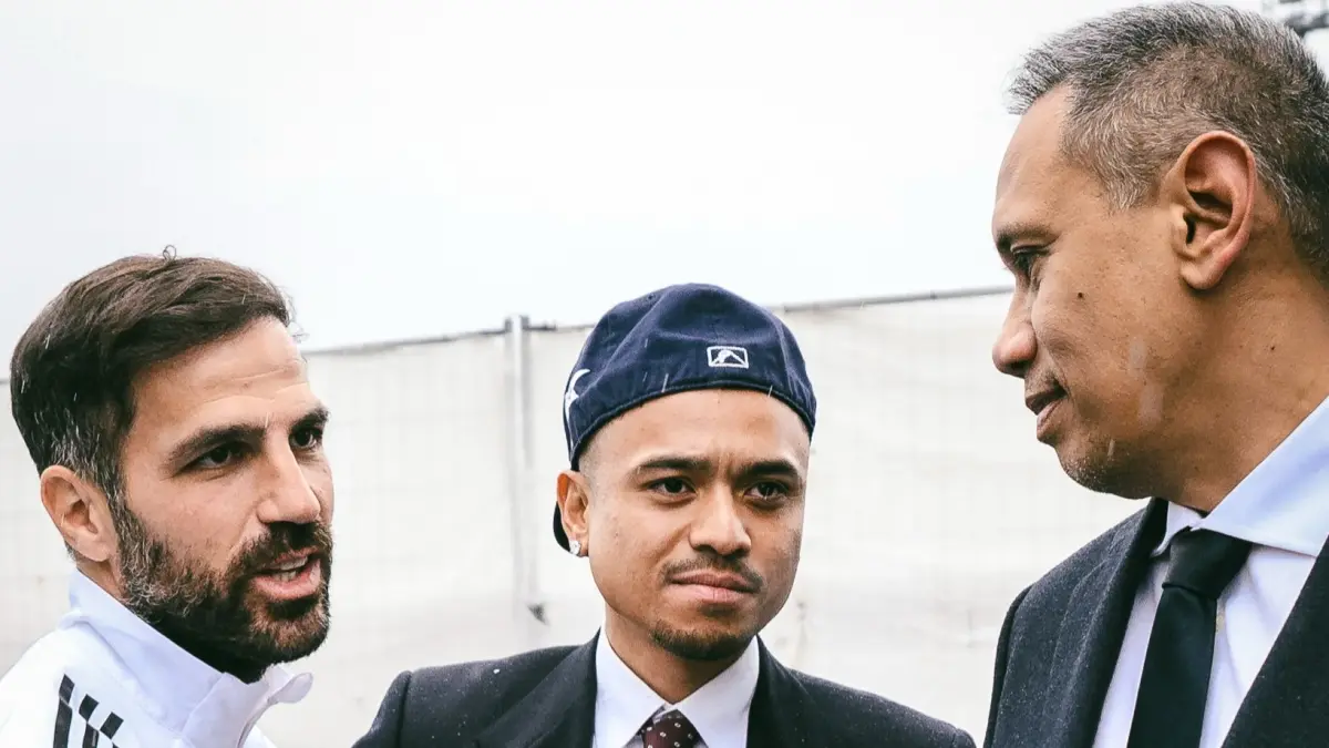 Presiden Como 1907, Mirwan Suwarso dan Cesc Fabregas saat merayakan Como lolos kompetisi Eropa pertama kalinya. (Instagram/comofootball)