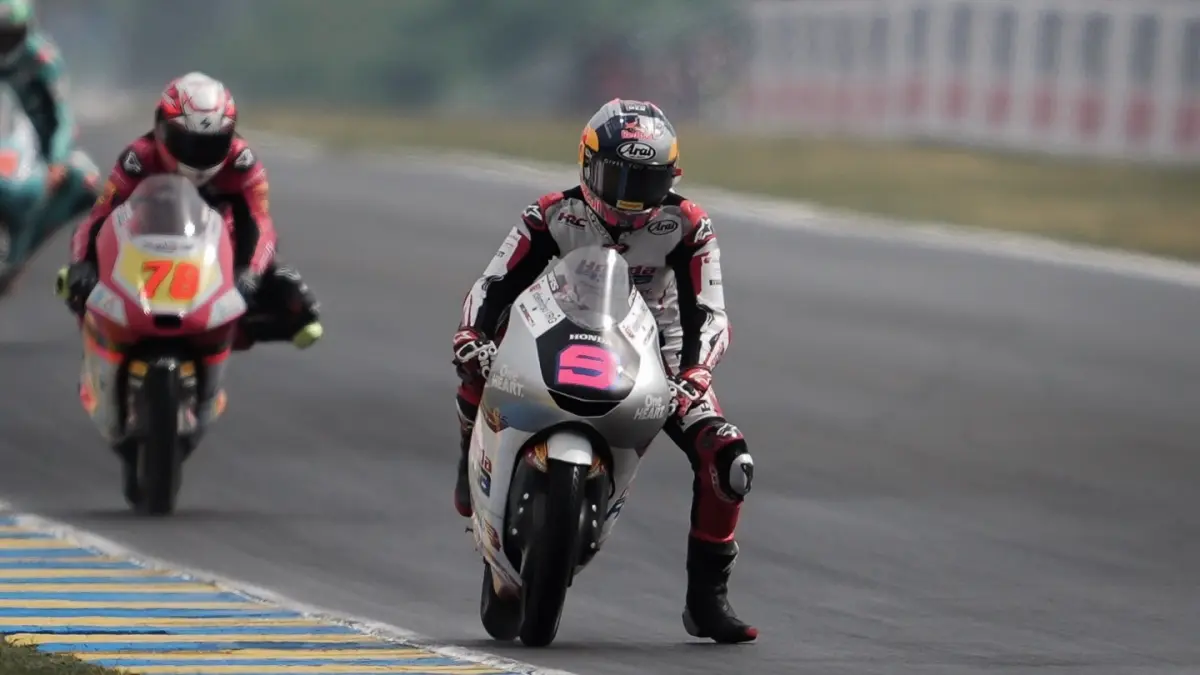 Veda Ega Pratama saat tampil di ajang Moto3 Prancis 2026. (Instagram/veda_54)