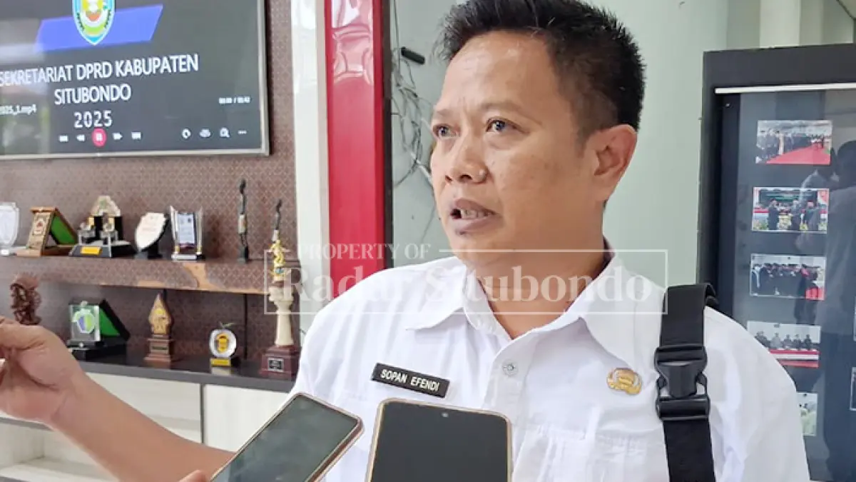 DATA ULANG: Kepala Dinas Pendidikan dan Kebudayaan (Disdikbud) Situbondo, Sopan Efendi memberikan keterangan kepada wartawan, belum lama ini. (Ahmad Rifa