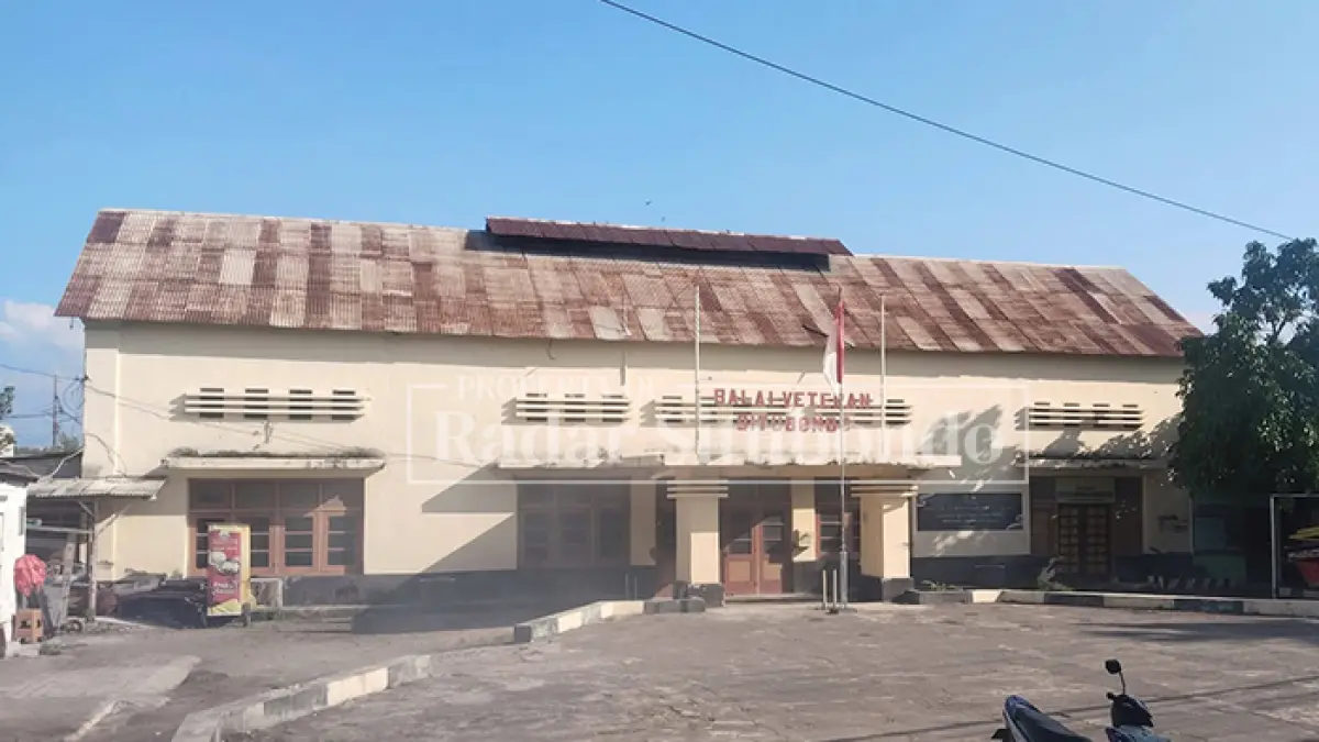 PENINGGALAN BELANDA: Gedung   Veteran di Jalan Ahmad Yani, Kelurahan Dawuhan, Kecamatan/Kota Situbondo, Minggu (17/5). (HUMAIDI/JPRS)
