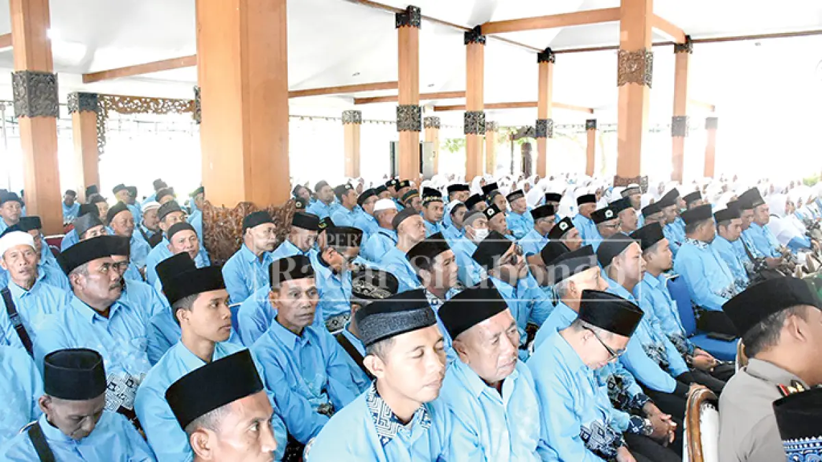 Kementerian Haji dan Umrah (Kemenhaj) Situbondo menyatakan 997 orang jemaah haji asal Situbondo dipastikan menerima uang saku atau living cost selama menjalankan ibadah di Tanah Suci Mekkah, Arab Saudi. Masing-masing jemaah menerima 750 rial atau sekitar Rp 3 juta. (dok.jprs)