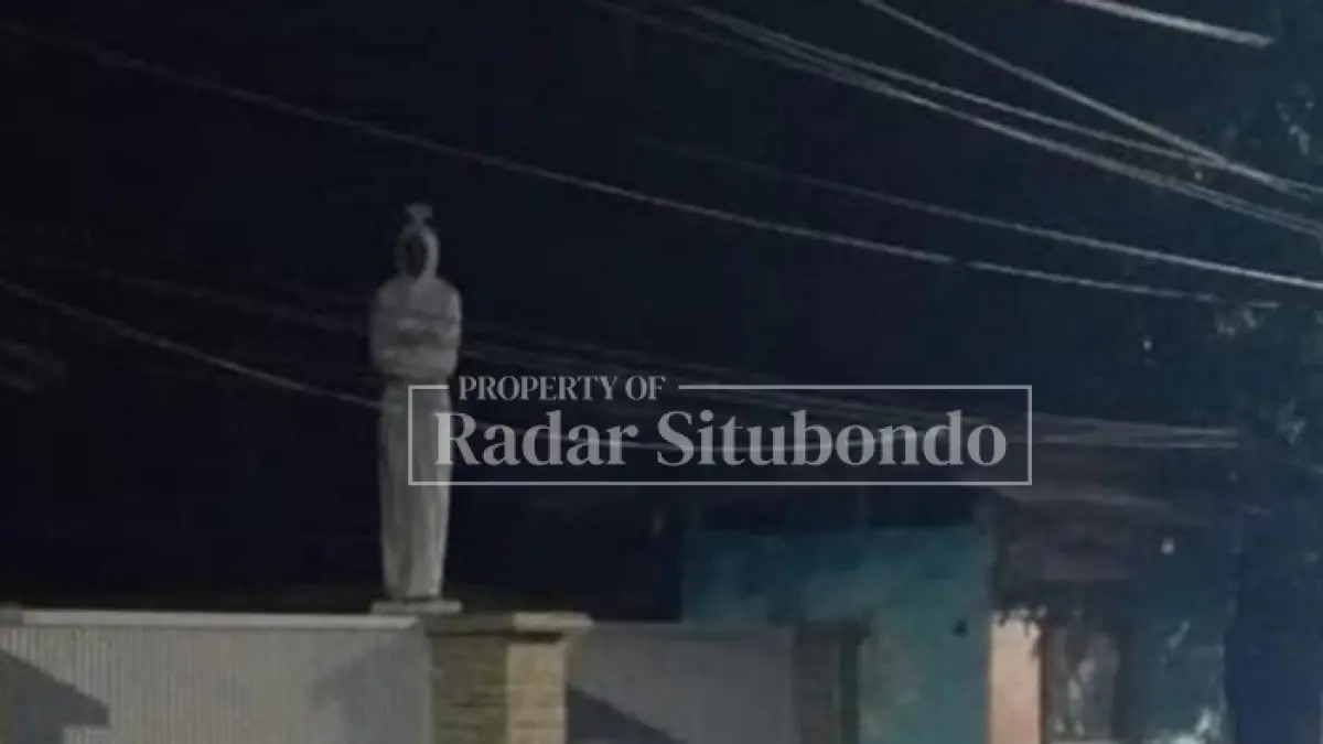 HASIL AI: Penampakan foto pocong di salah satu rumah warga Dusun Kotakan Tengah, Desa Kotakan, Kecamatan/Kota Situbondo, Minggu malam (24/5). (HUMAIDI/JPRS)
