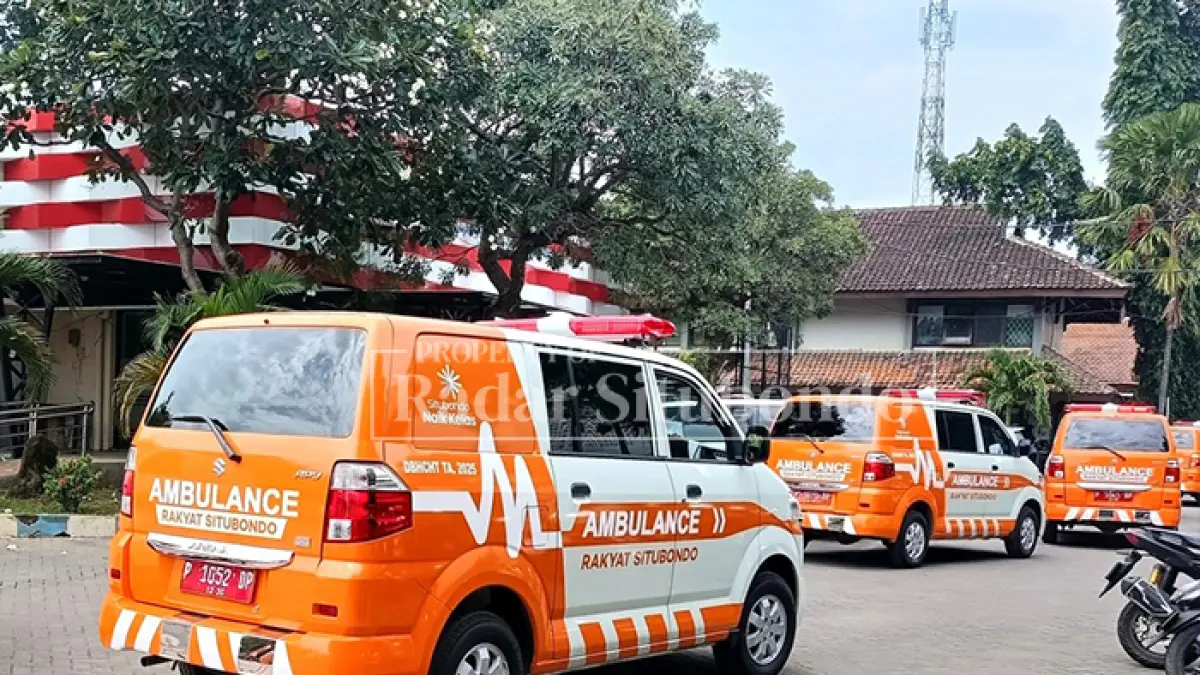 HASIL PROGRAM BRANTAS PLUS: Sejumlah mobil Ambulans Rakyat ketika masih terparkir di belakang kantor Dinas Kesehatan (Dinkes) Situbondo untuk melayani masyarakat melalui program Berobat Tanpa Batas (Brantas Plus), beberapa waktu lalu. (Ahmad Rifa