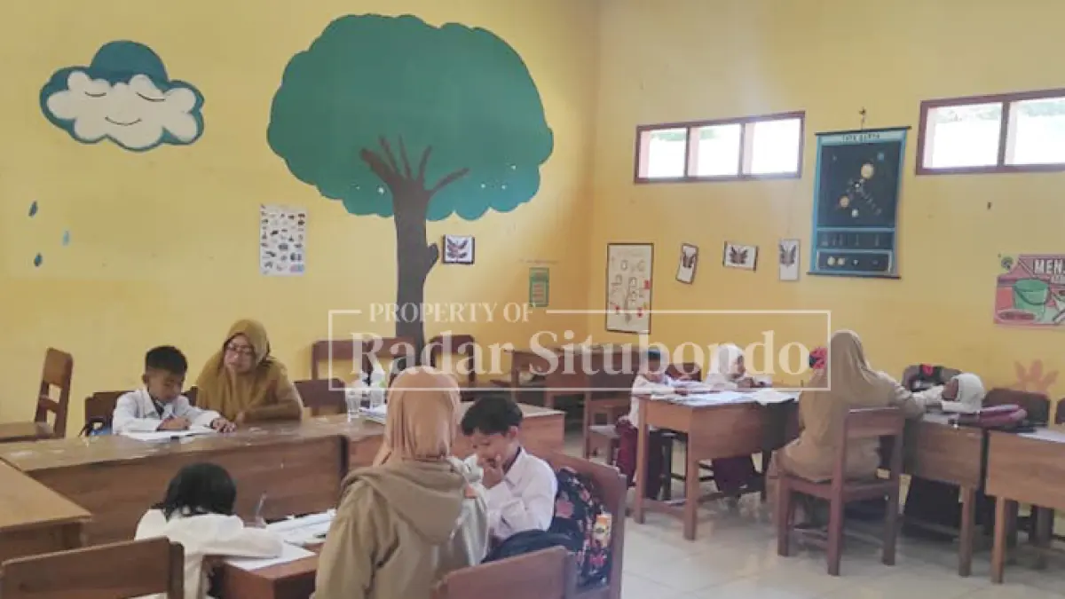 BERAKTIVITAS: Sejumlah guru di Situbondo mengikuti kegiatan belajar mengajar, belum lama ini. (Ahmad Rifa