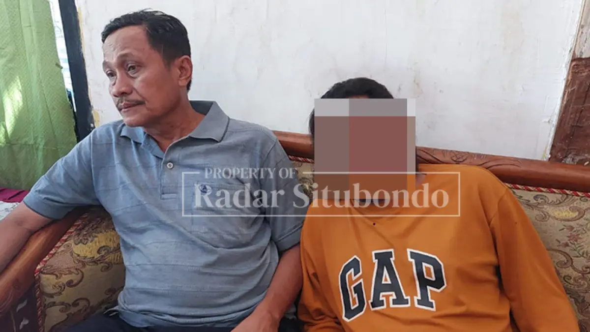TAK BERDAYA: Subairi, 38, warga Kecamatan Mangaran memberi keterangan kepada sejumlah jurnalis, Senin (1/6). (HUMAIDI/JPRS)
