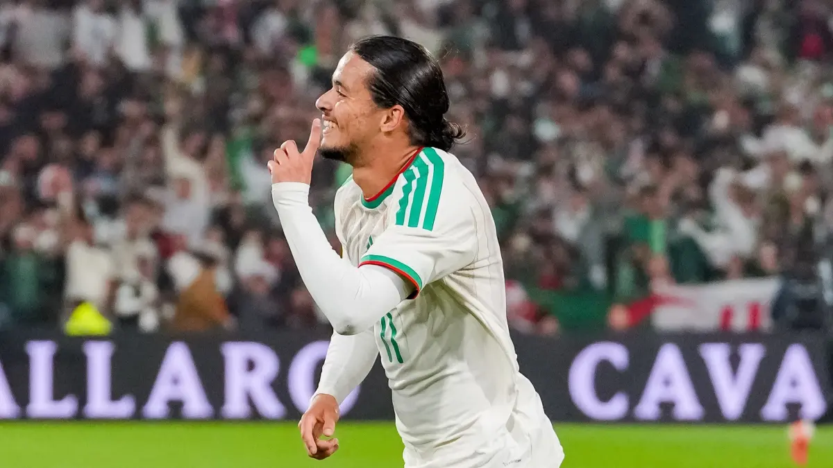 Selebrasi Anis Hadj Moussa usai mencetak gol ke gawang Belanda. (Instagram/algeria_fc)