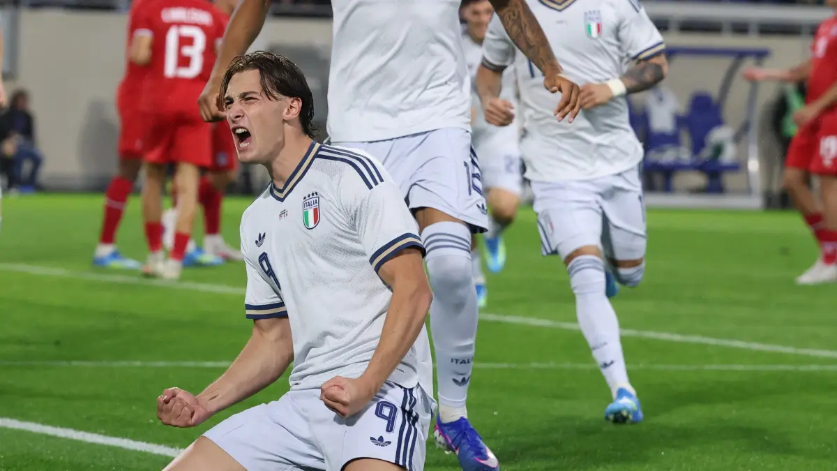 Selebrasi Pio Esposito usai mencetak gol ke gawang Luksemburg. (Instagram/azzurri)