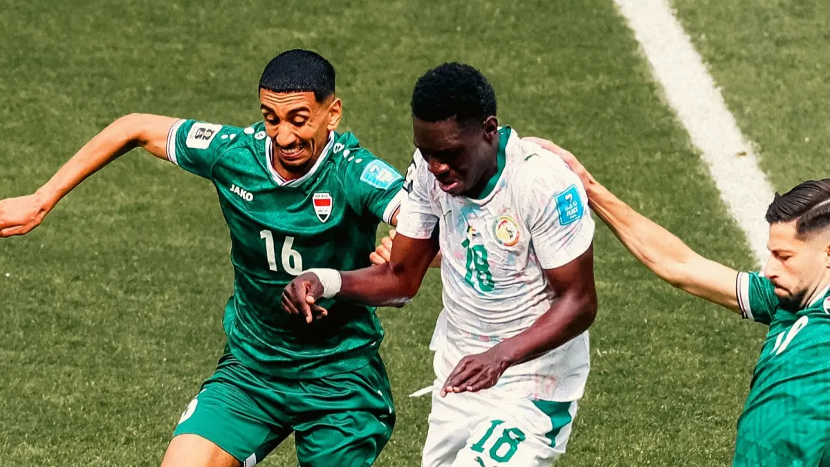 Ismaila Sarr saat menghadapi pemain Iraq. (Instagram/cpfc)