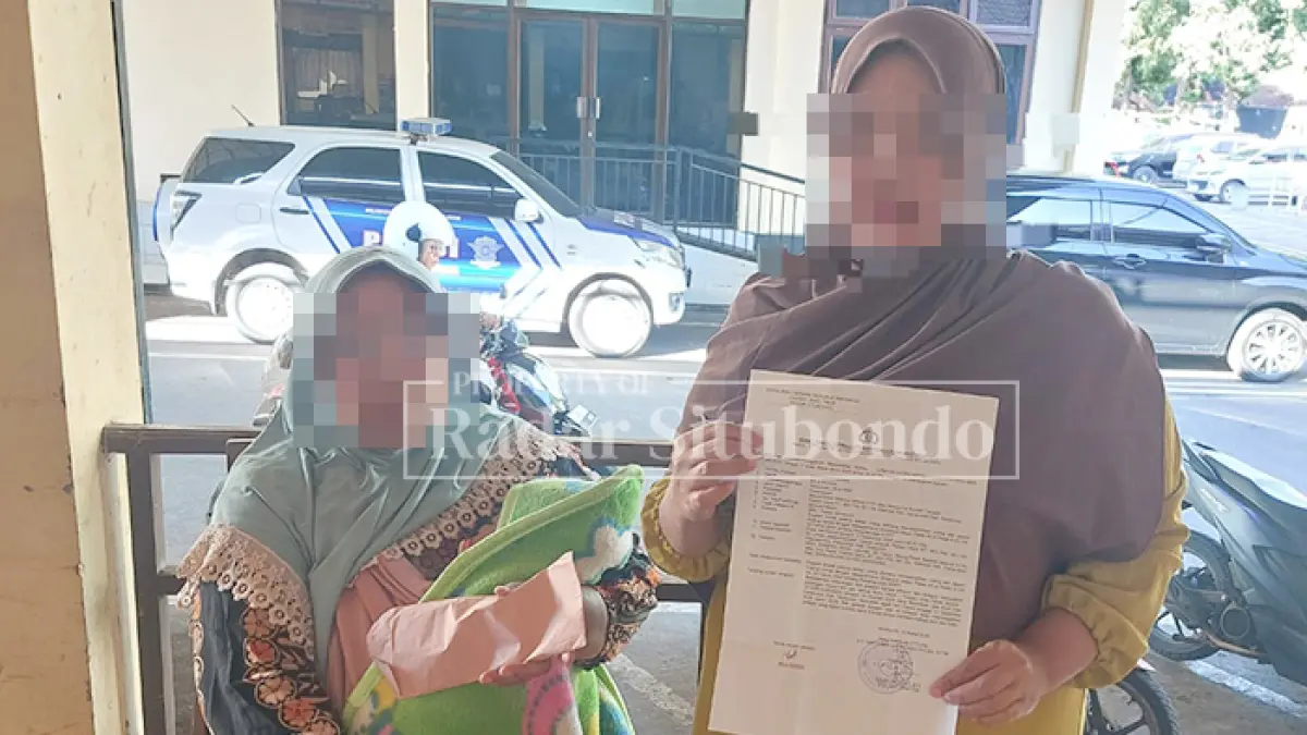 CARI KEADILAN: MR, warga Desa Kilensari, Panarukan, mendatangi agenda pemeriksaan di Mapolres Situbondo, Senin lalu (29/6). (HUMAIDI/JPRS)
