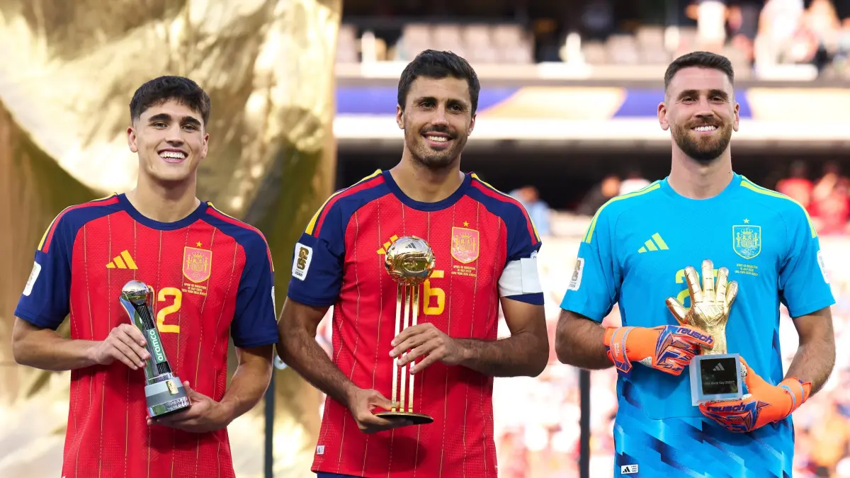 Pau Cubarsi raih penghargaan sebagai pemain muda terbaik di Piala Dunia 2026. (Instagram/sefutbol)