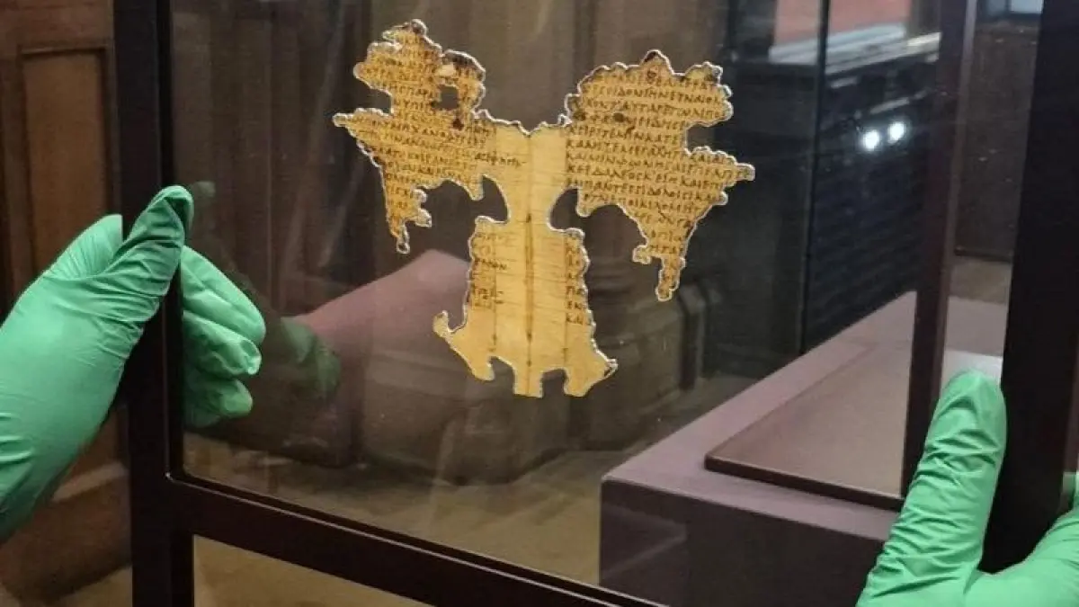 ARTEFAK SEJARAH : Press junket film The Odyssey karya Christopher Nolan menghadirkan artefak langka berusia 1.700 tahun.(Foto:Courtesy of The University of Manchester)