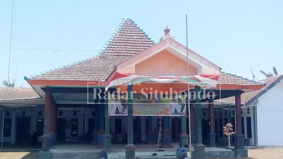 TAK ADA AKTIFITAS: Kantor Desa/Kecamatan Suboh tampak sepi karena hari libur, beberapa waktu lalu. (Ahmad Rifa