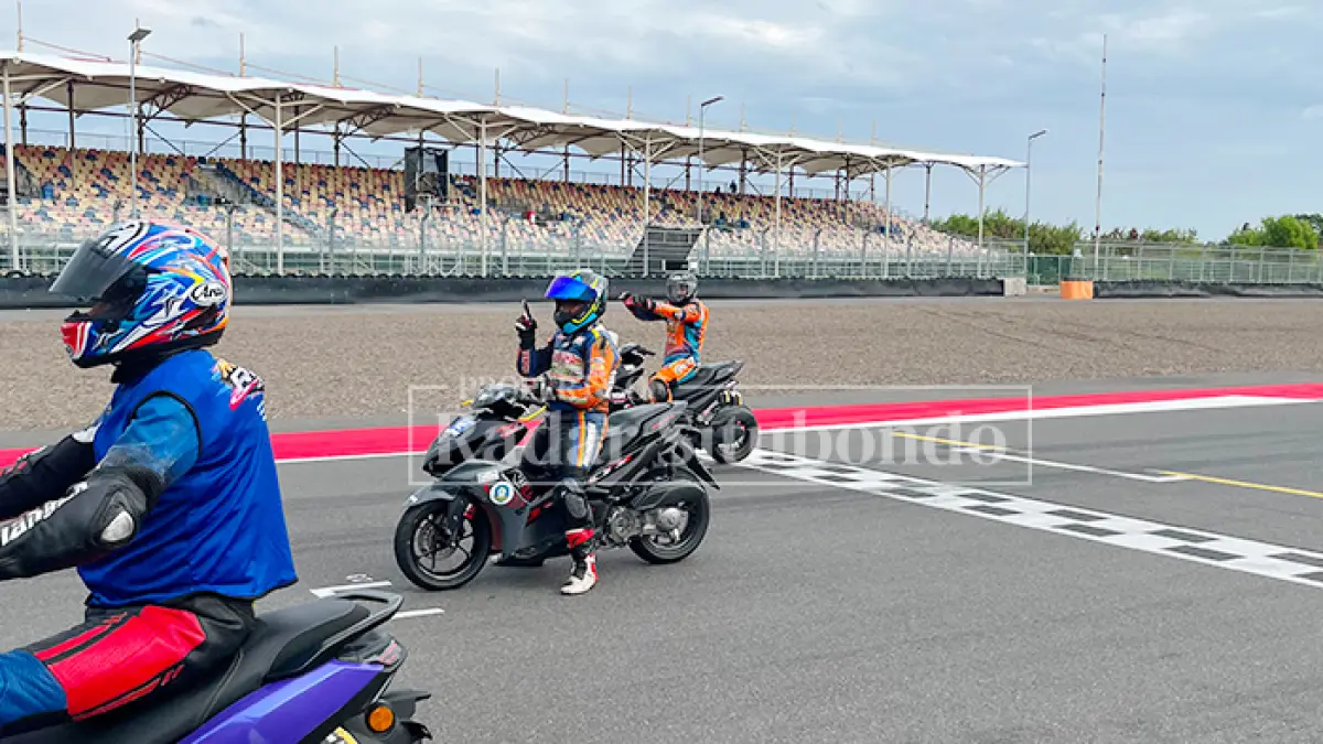 SIAP BALAPAN: SMKN 1 Kendit sukses mewakili Kabupaten Situbondo dalam ajang bergengsi Yamaha Sunday Race 2026 yang digelar di Pertamina Mandalika International Circuit, Lombok. (Ahmad Rifa