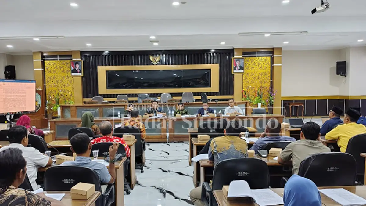 DISERIUSI: Komisi III DPRD Situbondo membahas Naskah Akademik dan Rancangan Peraturan Daerah (Ranperda) Inisiatif tentang Pengembangan dan Pengelolaan Sistem Irigasi dalam Focus Group Discussion (FGD), Kamis (23/7). (Ahmad Rifa