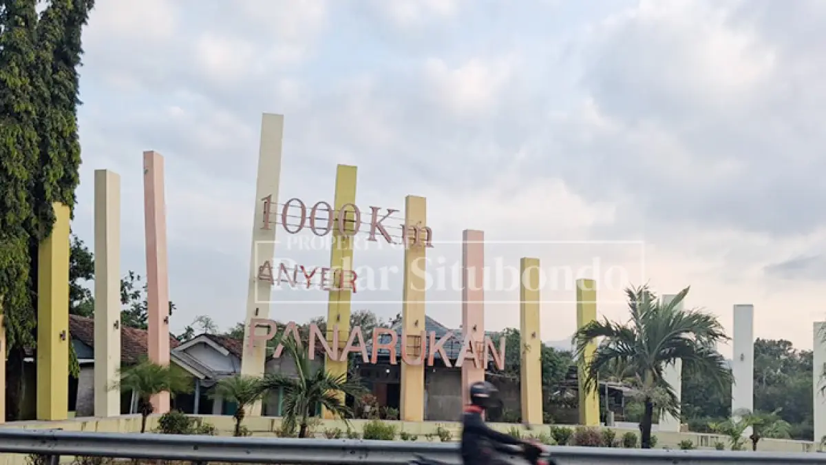 WARISAN SEJARAH: Monumen 1.000 Kilometer Anyer–Panarukan di Desa Wringin Anom, Kecamatan Panarukan, Situbondo, Rabu (29/7). (Ahmad Rifa
