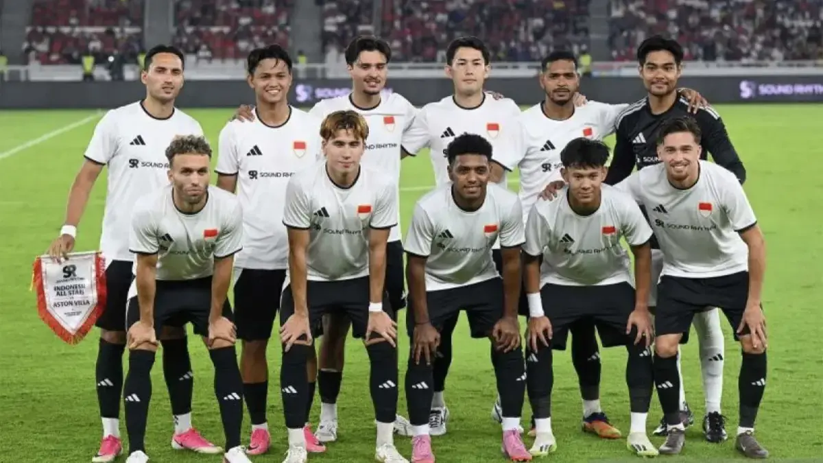 Squad timnas Indonesia All Star saat menghadapi Aston Villa. (Antara)