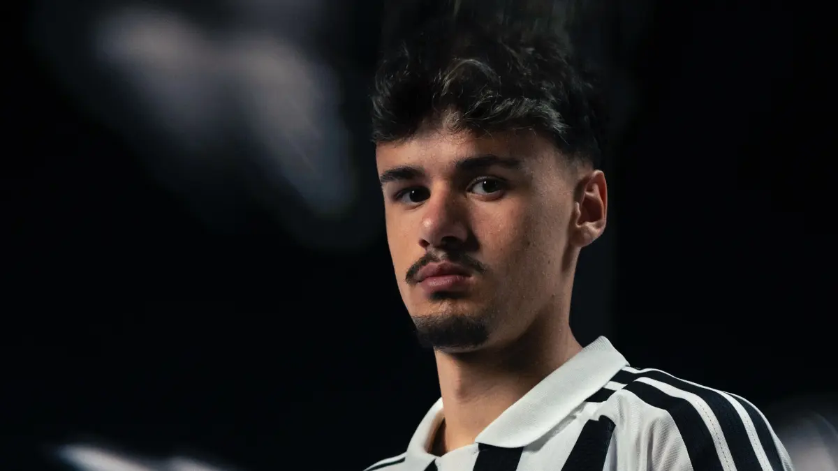 Kerim Alajbegovic resmi berseragam Juventus. (Instagram/juventus)