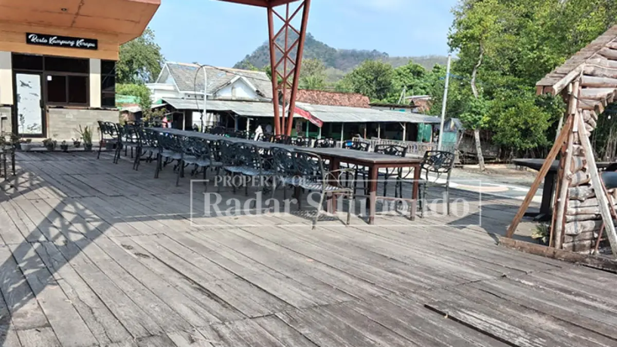 TIDAK ADA PENGUNJUNG: Salah satu wisata Kampung Kerapu di jalur Pantura, Dusun Gundil, Desa Klatakan, Kecamatan Kendit, sepi tanpa pengunjung, Senin (2/8). (Ahmad Rifa