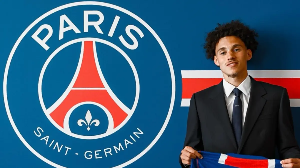 Maghnes Akliouche resmi berseragam PSG. (Instagram/psg)