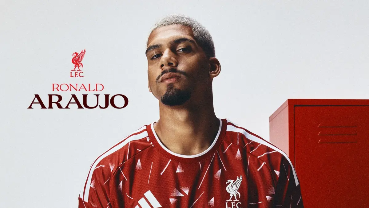Ronald Araujo berseragam Liverpool. (Instagram/liverpoolfc)