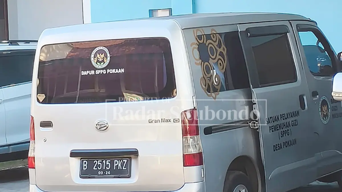 TEMPAT PENDISTRIBUSIAN: Salah satu kendaraan pengantar Makan Bergizi Gratis (MBG) di Satuan Pelayanan Pemenuhan Gizi (SPPG) Pokaan, Desa Pokaan, Kecamatan Kapongan, Senin (11/8). (Ahmad Rifa