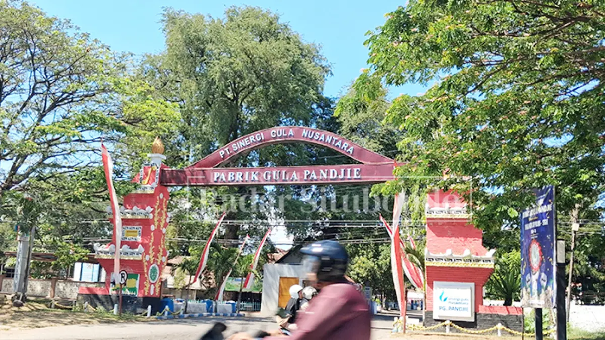 RAMAI: Anggota Dewan Perwakilan Rakyat Daerah (DPRD) Situbondo dari Komisi III bakal melakukan pengecekan aktivitas PG Panji. Itu merespon keluhan warga yang mengaku terdampak polusi abu tolato PG Panji. (Humaidi/JPRS) 