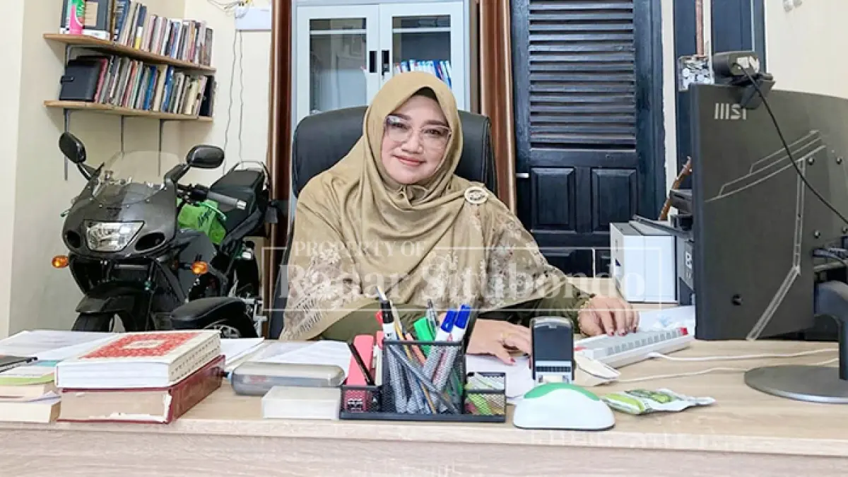 Retno Sulistiowati, S.H., Kepala SMPN 1 Asembagus