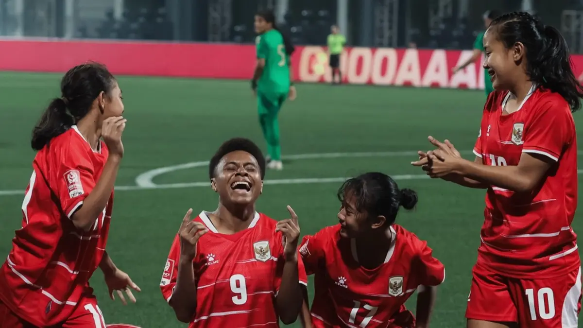 Selebrasi Timnas Putri U16 Indonesia usai mencetak gol ke gawang Arab Saudi di Srikandi Merdeka Cup. (Instagram/timnasindonesia)